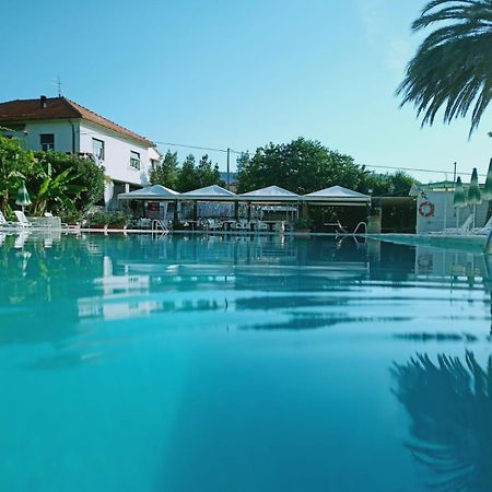 Bike And Breakfast Apartments Pietra Ligure Exterior foto