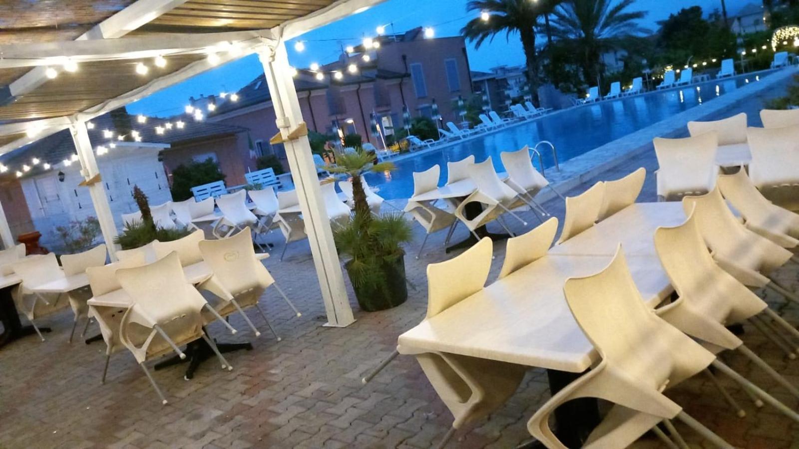 Bike And Breakfast Apartments Pietra Ligure Exterior foto